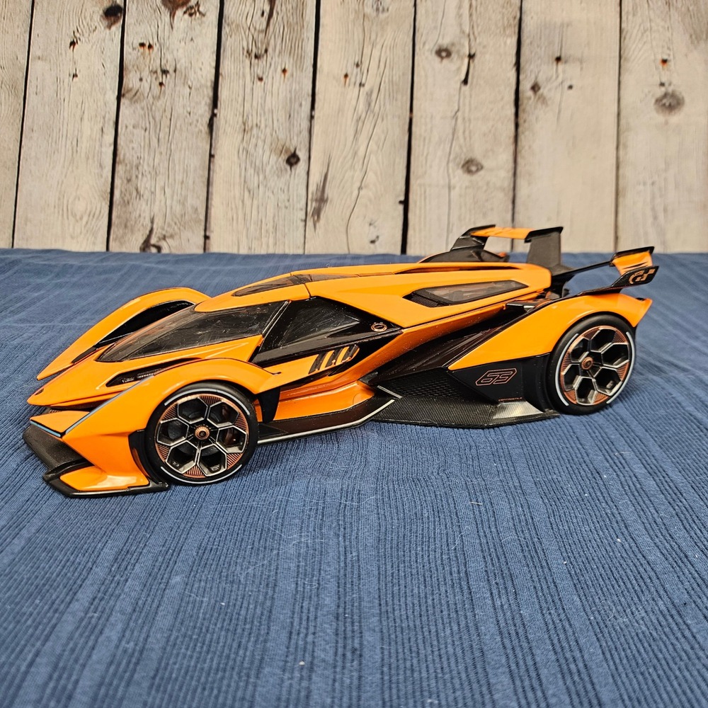 Maisto Lamborghini V12 Vision Gran Turismo 1:18 Scale Diecast Model Orange Black